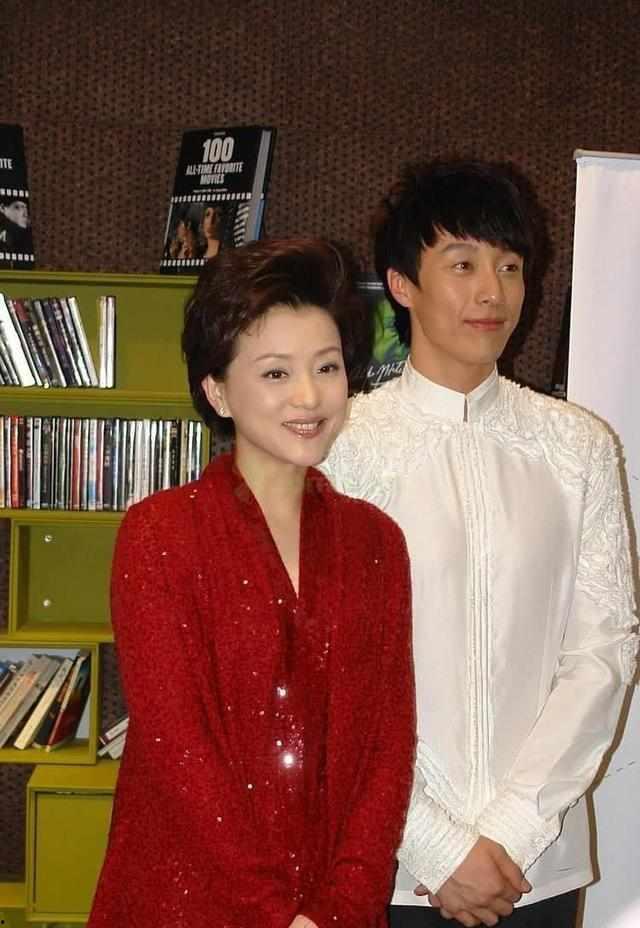 杨澜被儿子爆料视频大全,揭秘明星家庭温馨日常