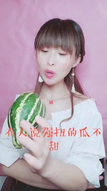 娱乐吃瓜酱练车